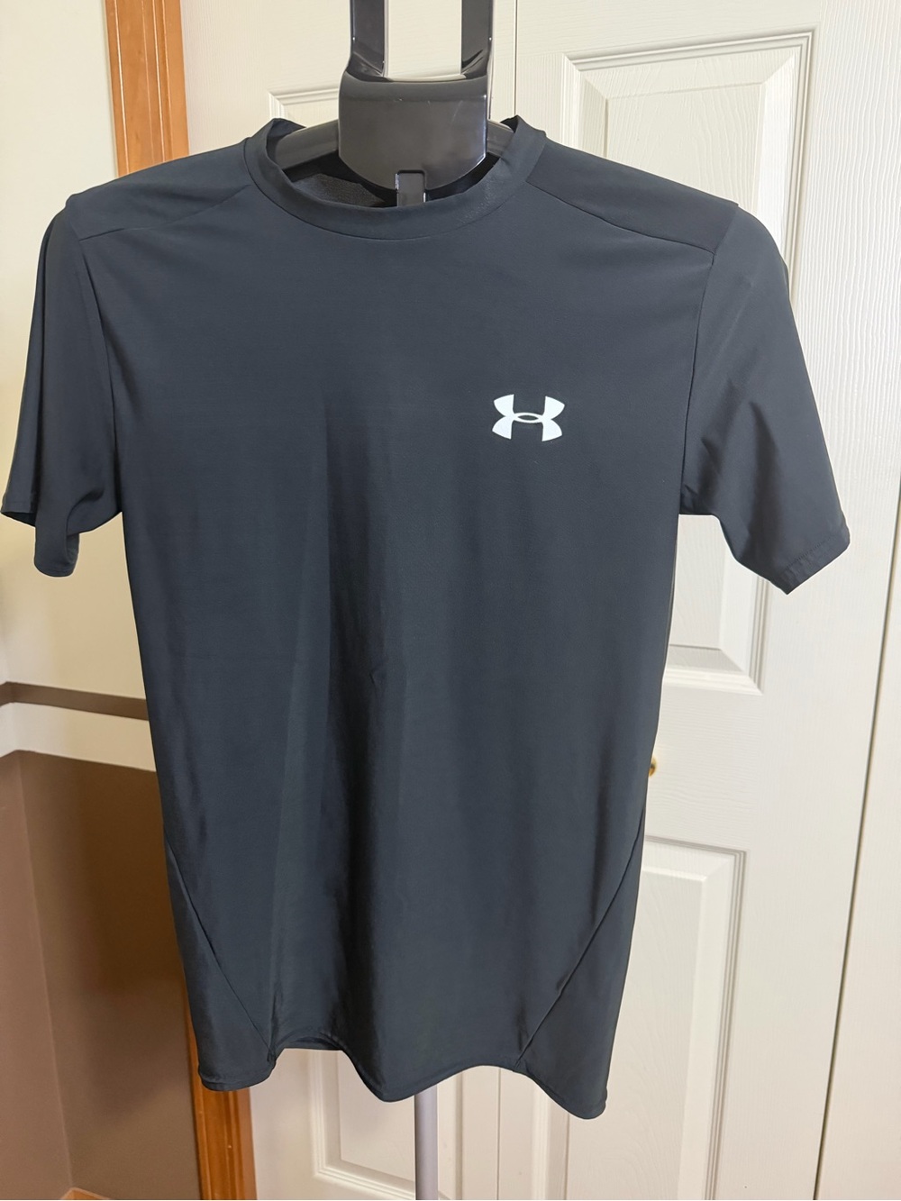 Under Armour Black Heat Gear Performance Tee with White Logo Size NWOT